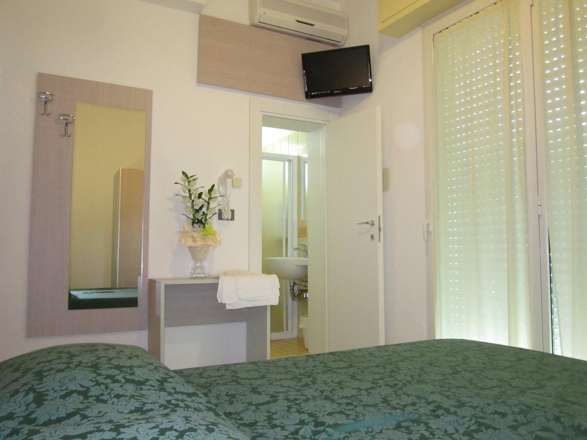 Hotel Andrea'S Rimini Bagian luar foto