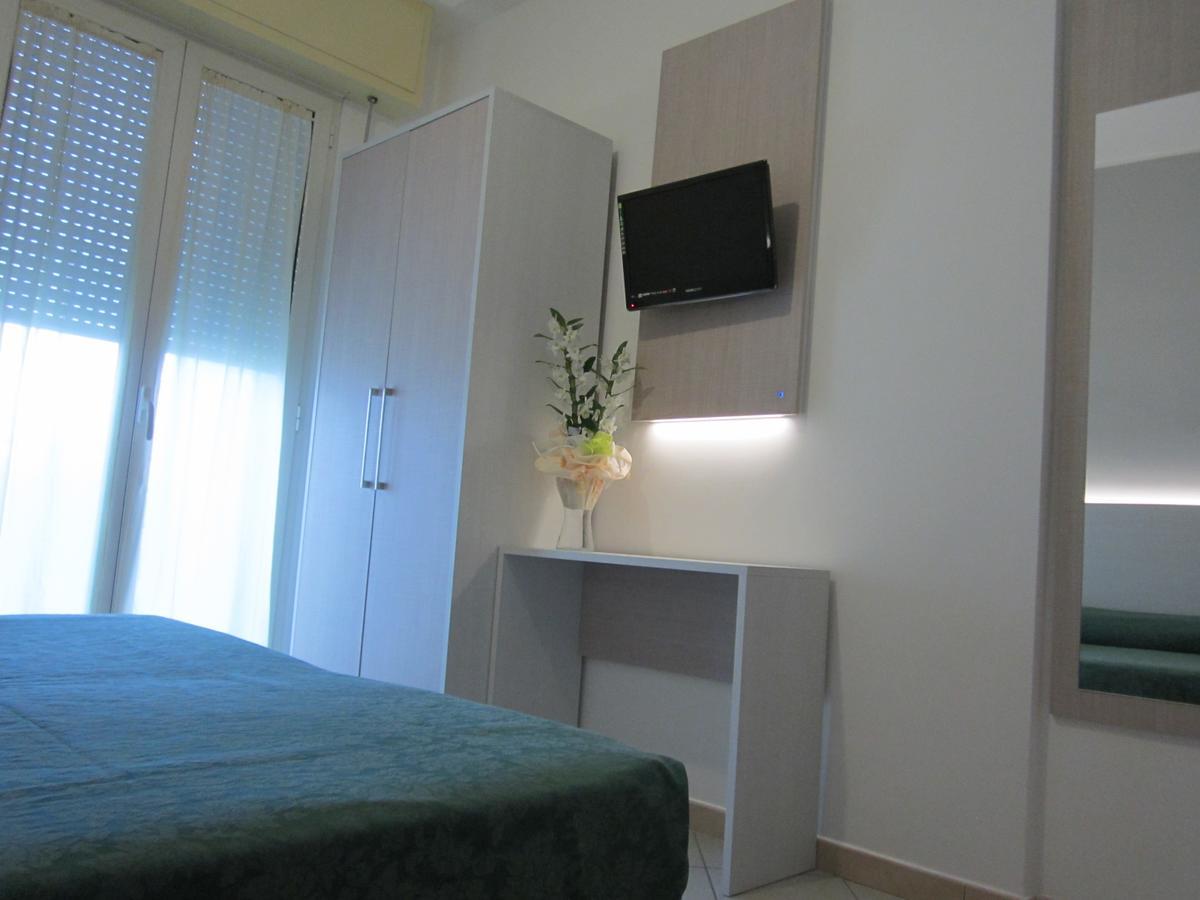 Hotel Andrea'S Rimini Bagian luar foto