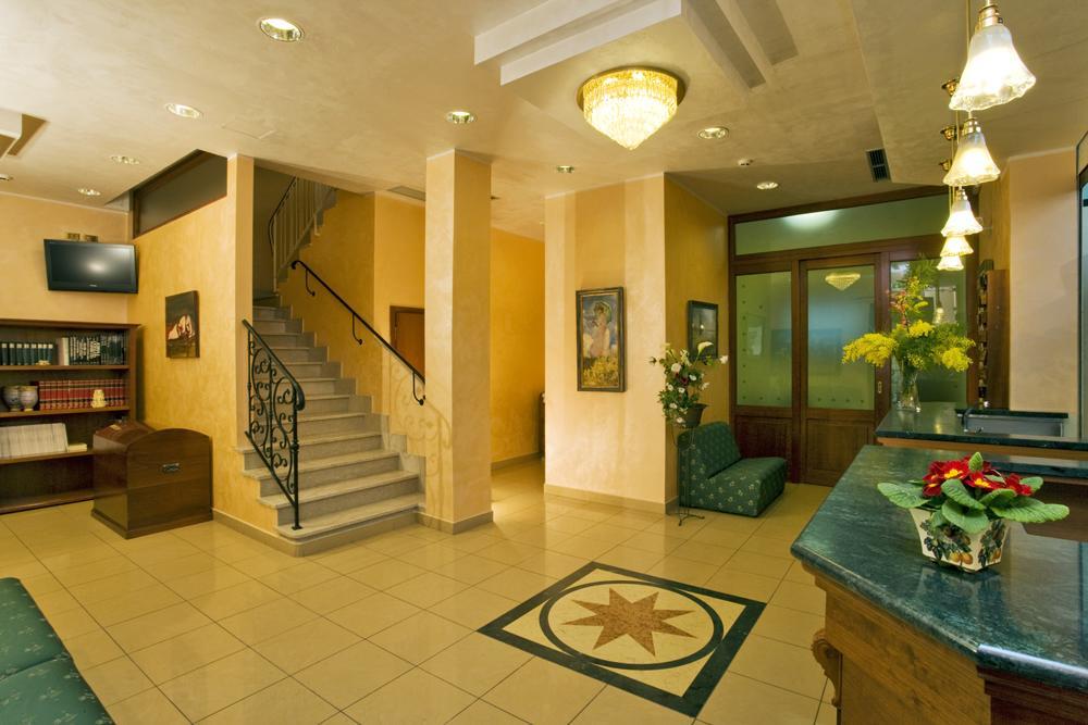 Hotel Andrea'S Rimini Bagian luar foto
