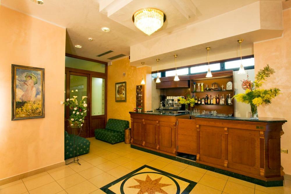 Hotel Andrea'S Rimini Bagian luar foto