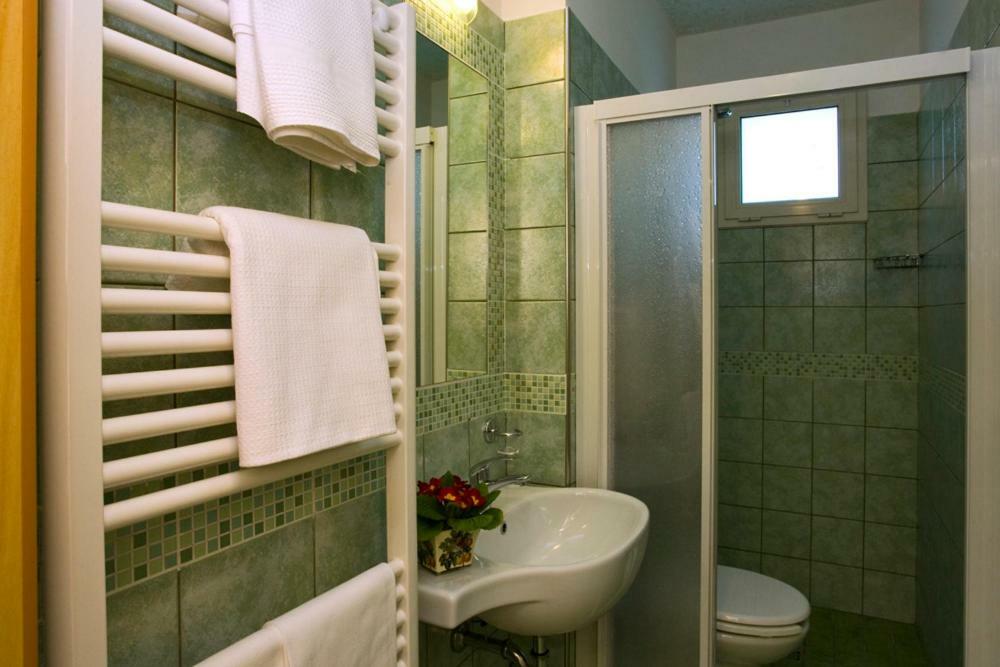 Hotel Andrea'S Rimini Bagian luar foto
