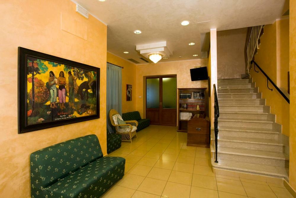 Hotel Andrea'S Rimini Bagian luar foto