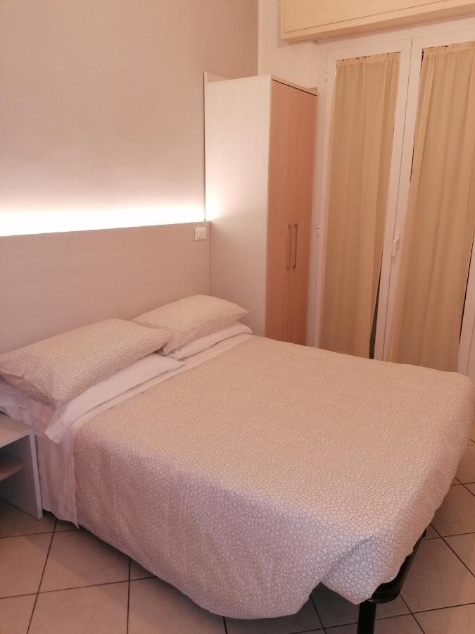 Hotel Andrea'S Rimini Bagian luar foto