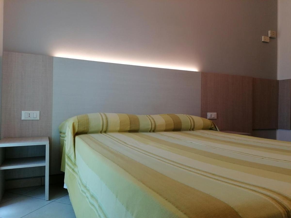 Hotel Andrea'S Rimini Bagian luar foto