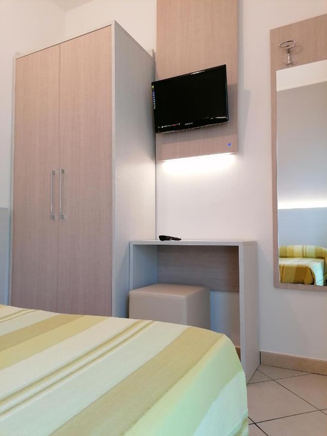 Hotel Andrea'S Rimini Bagian luar foto