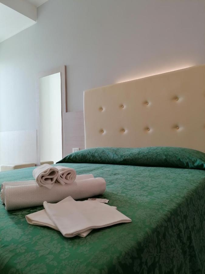 Hotel Andrea'S Rimini Bagian luar foto