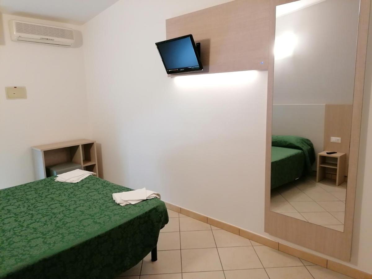 Hotel Andrea'S Rimini Bagian luar foto